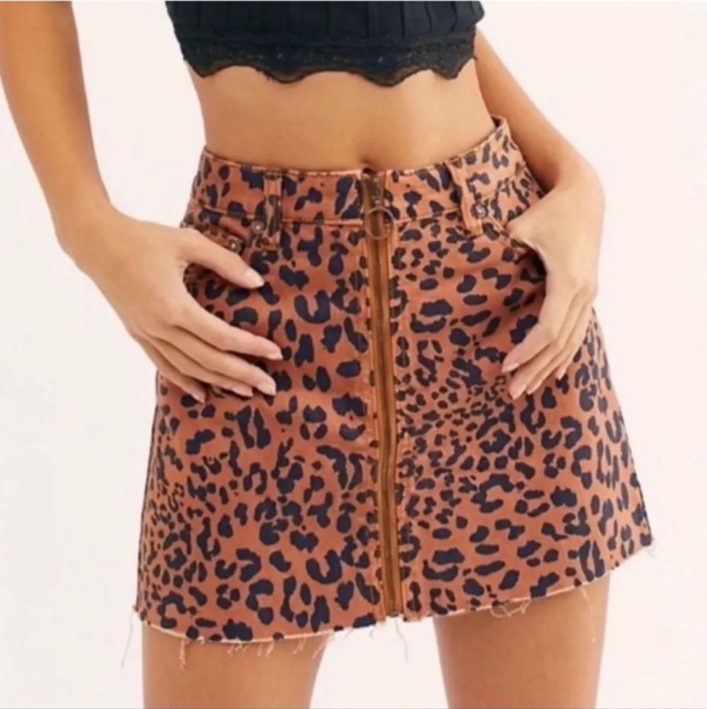 We The Free By Free People Zip It Up Animal Cheetah Print Mini Skirt Raw Hem 30